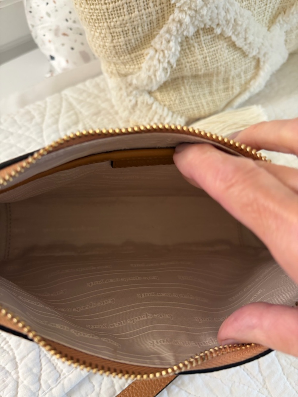 kate spade tan pebbled leather Hudson crossbody - Picture 3 of 11